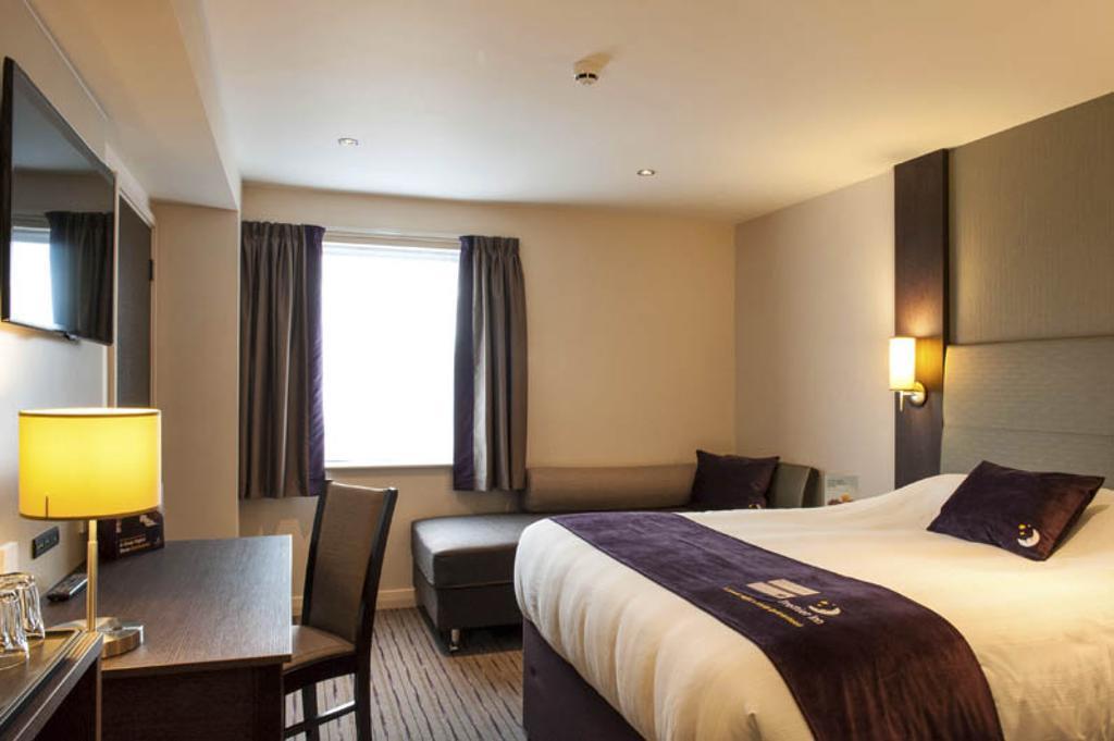 Premier Inn Birmingham City Centre Broad Street Exteriör bild
