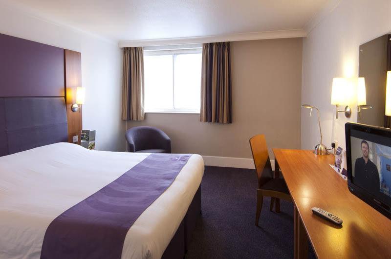 Premier Inn Birmingham City Centre Broad Street Exteriör bild